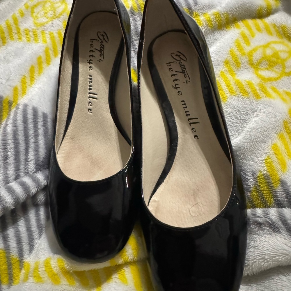 Bettye Muller Black Patent Leather Women's Shoes